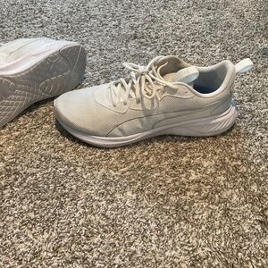 Mens Puma Softfoam size 11 white sneaker